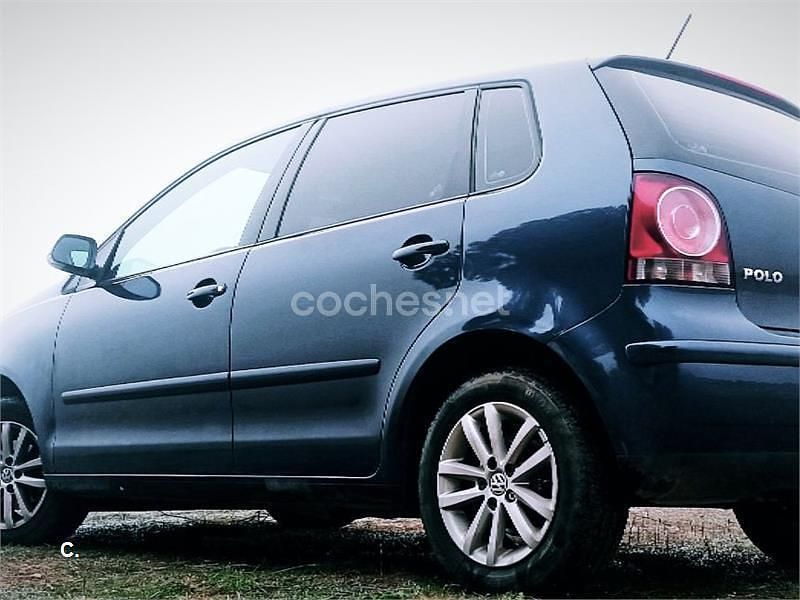 Usado VW Polo Highline 80 CV (58 kW) 2008 Azul Utilitario