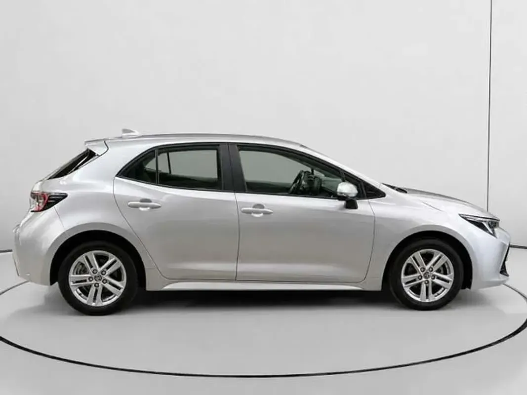 Usado Toyota Corolla Active 122 CV (89 kW) 2022 Gris Berlina