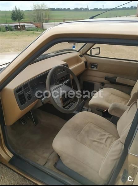 Begagnad Renault R25 64 HK (47 kW) 1984 Brun Halvkombi