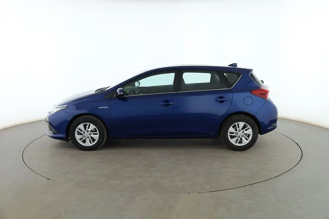 Usado Toyota Auris Hybrid Advance 136 CV (100 kW) 2018 Azul Berlina