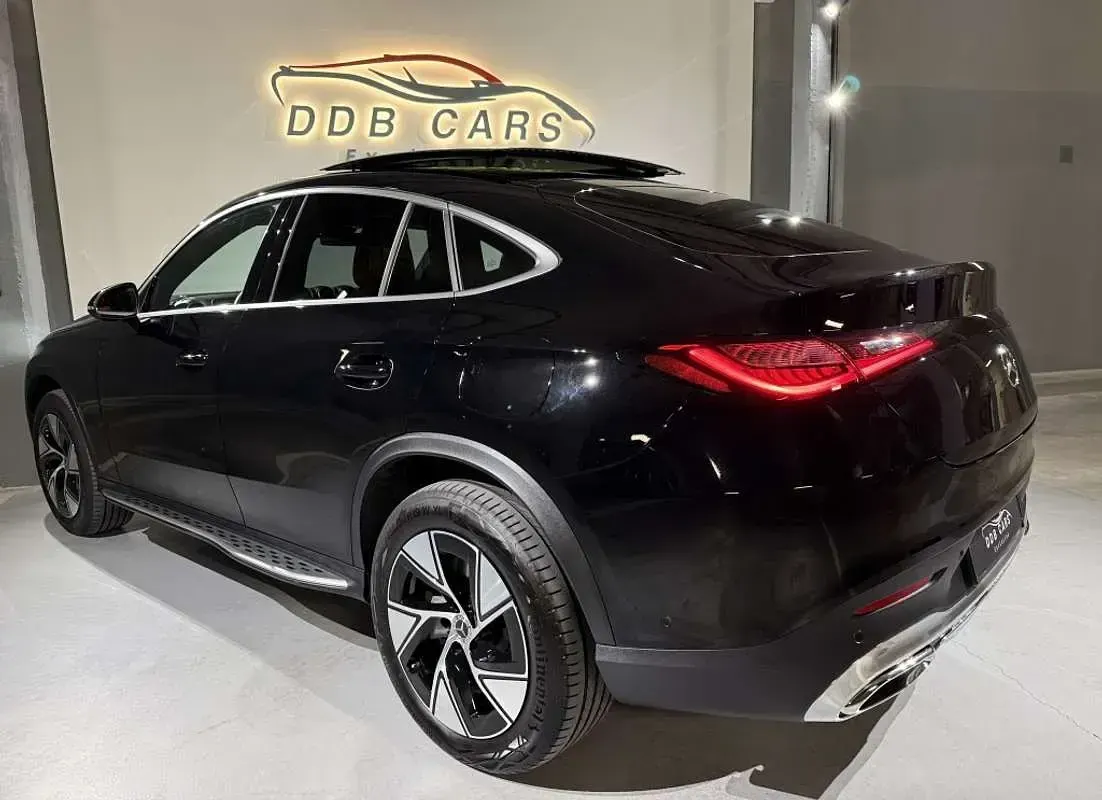 Usado Mercedes GLC300e 333 CV (244 kW) 2025 Negro SUV