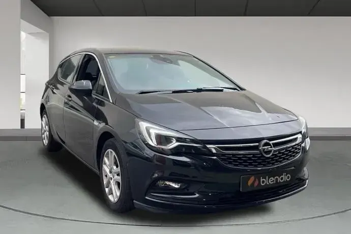 Usado Opel Astra Business 131 CV (96 kW) 2015 Negro Utilitario