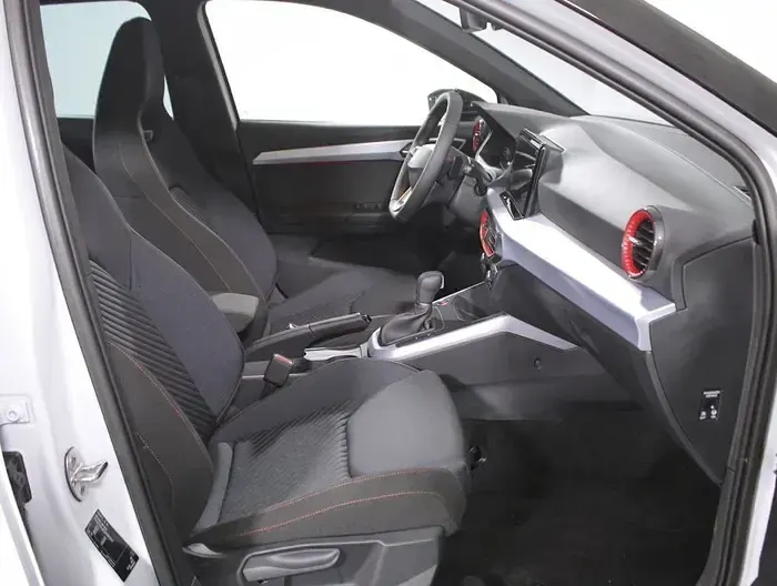 Usado Seat Arona FR 115 CV (84 kW) 2025 Blanco SUV