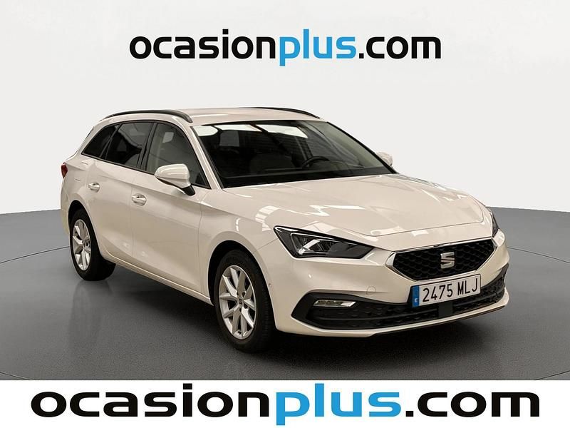 Usado Seat Leon Style 130 CV (95 kW) 2023 Blanco Monovolumen