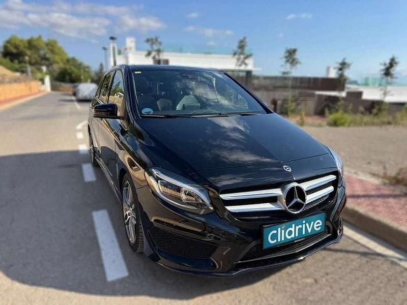 Usado Mercedes B200 211 CV (155 kW) 2018 Negro Monovolumen
