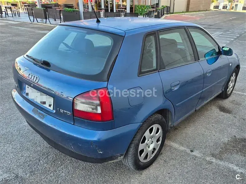 Usado Audi A3 Ambiente 110 CV (80 kW) 2002 Azul Utilitario