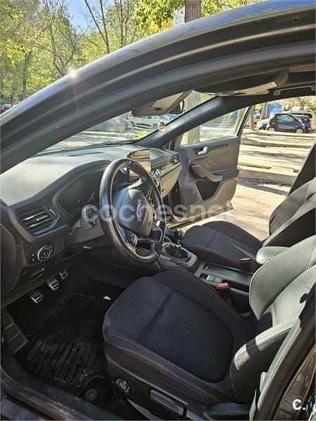 Gris / plata Usado 2018 Ford Focus ST-Line Berlina | 13.700 € (Precio justo) - Imagen 1/2