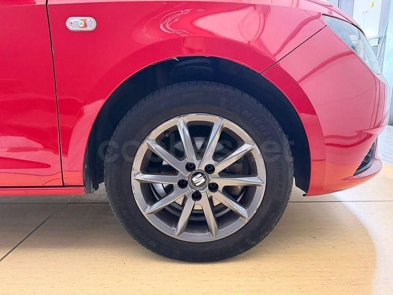 Usado Seat Ibiza Reference 90 CV (66 kW) 2015 Rojo Berlina