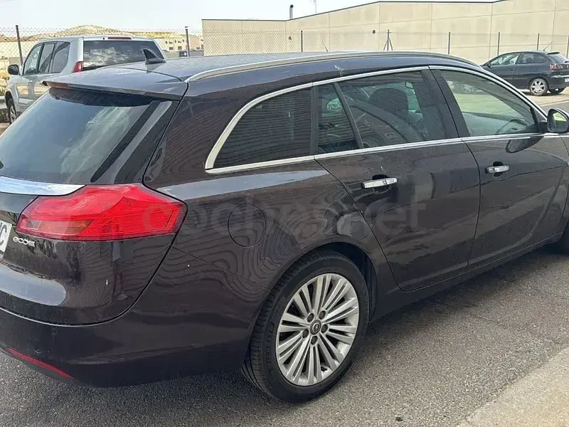 Usado Opel Insignia Eco 160 CV (117 kW) 2012 Marrón Familiar
