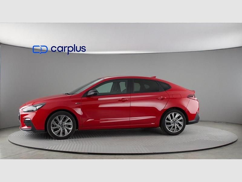 Usado Hyundai i30 N Line 120 CV (88 kW) 2021 Fiery red (metalizado) Utilitario