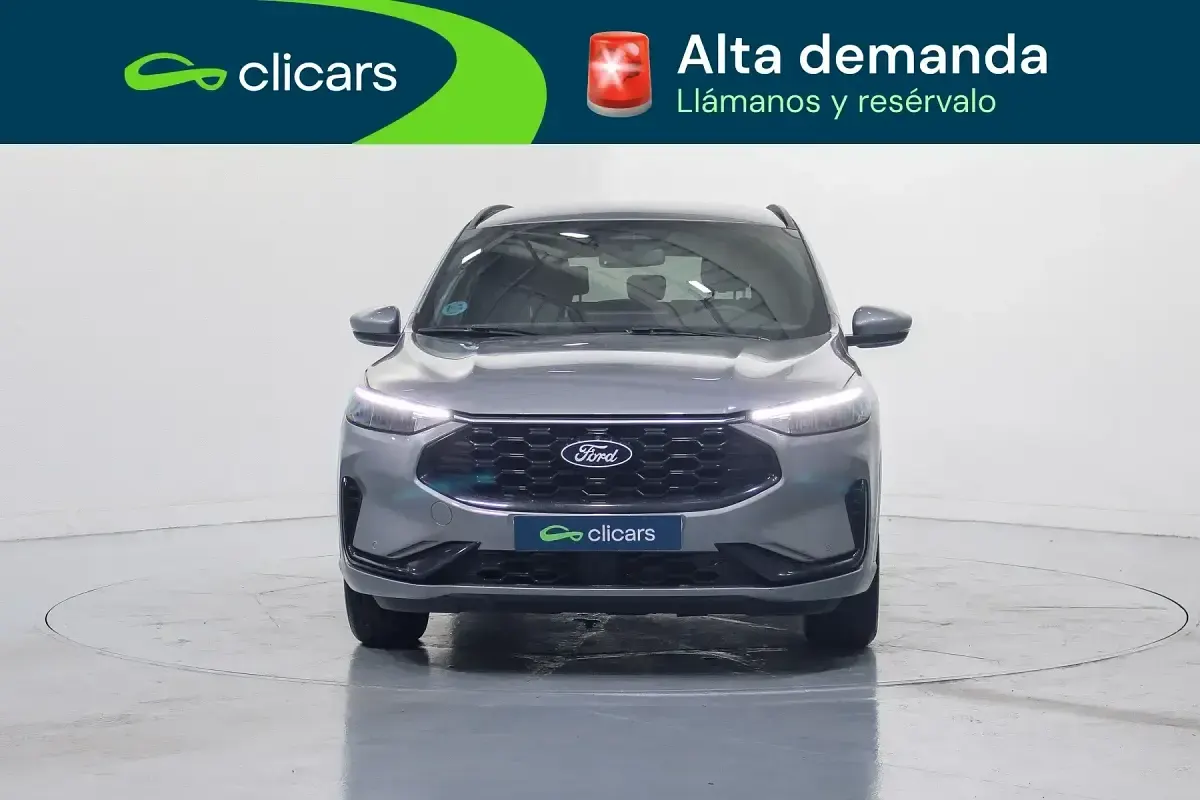 Usado Ford Kuga ST-Line 150 CV (110 kW) 2025 Gris / plata SUV