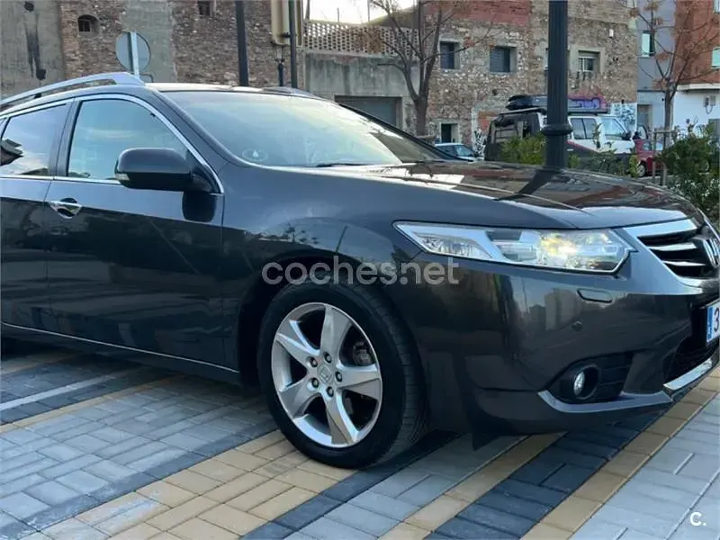 Usado Honda Accord Executive 150 CV (110 kW) 2012 Gris / plata Familiar