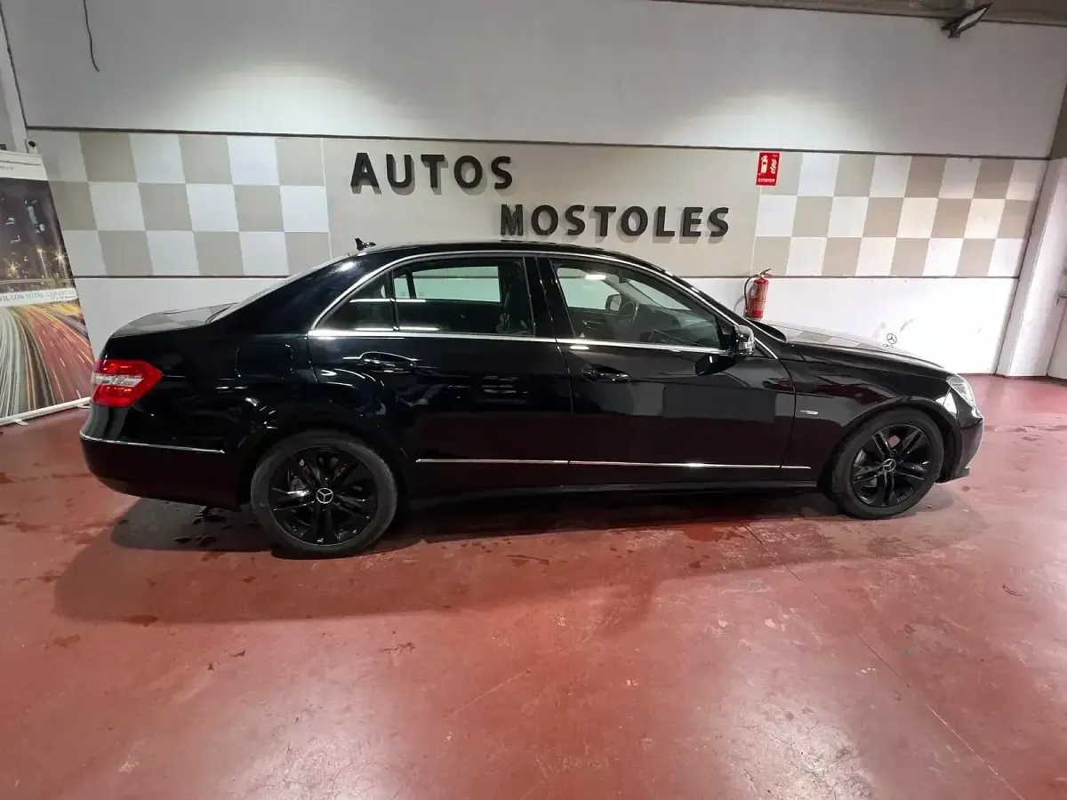 Usado Mercedes E250 Avantgarde 204 CV (150 kW) 2009 Negro Berlina