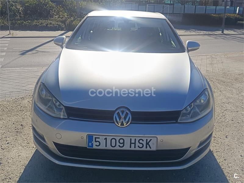 Usado VW Golf VII 105 CV (77 kW) 2013 Gris / plata Berlina
