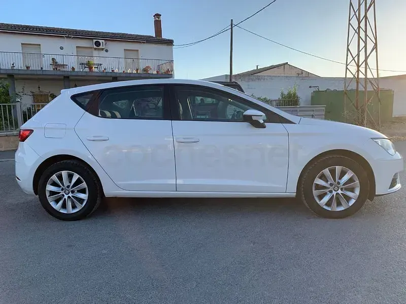 Usado Seat Leon Style 115 CV (84 kW) 2017 Blanco Berlina