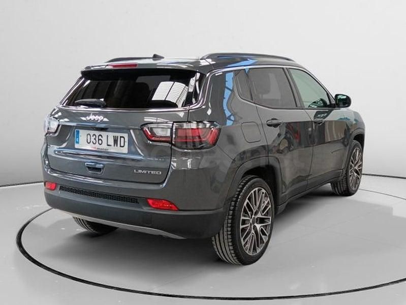 Usado Jeep Compass Limited 130 CV (95 kW) 2022 Gris / plata SUV
