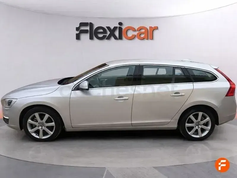 Usado Volvo V60 Kinetic 152 CV (111 kW) 2018 Gris / plata Familiar