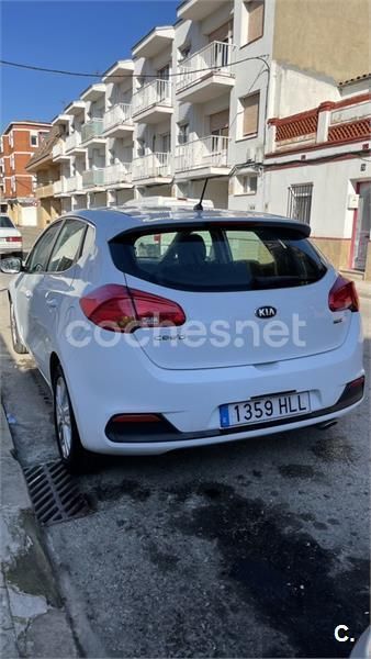 Blanco Usado 2012 Kia Ceed GT Berlina | 8490 € (Precio justo) - Imagen 1/4