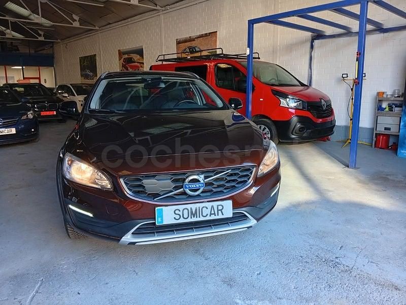Usado Volvo V60 CC 150 CV (110 kW) 2018 Marrón Familiar