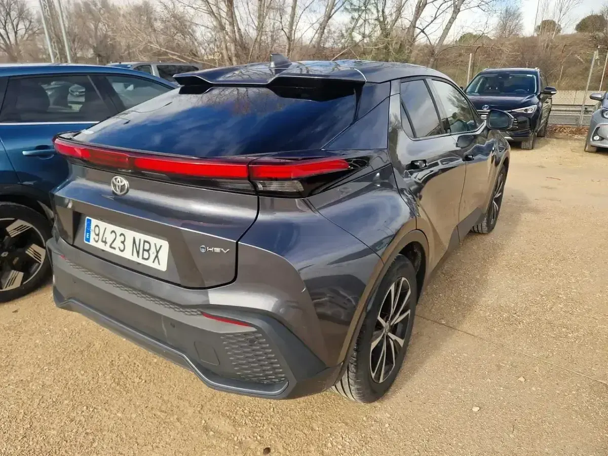 Usado Toyota C-HR Advance 140 HP (102 kW) 2025 Cinzento SUV