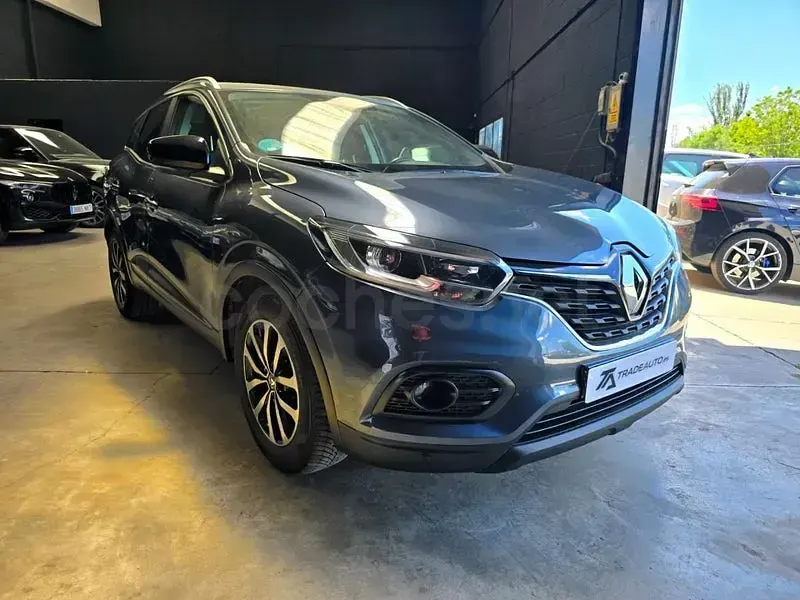 Usado Renault Kadjar LIMITED 115 CV (84 kW) 2022 Gris / plata SUV