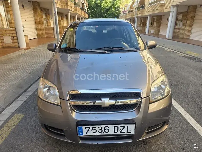 Usado Chevrolet Aveo LS 94 CV (69 kW) 2006 Gris / plata Berlina
