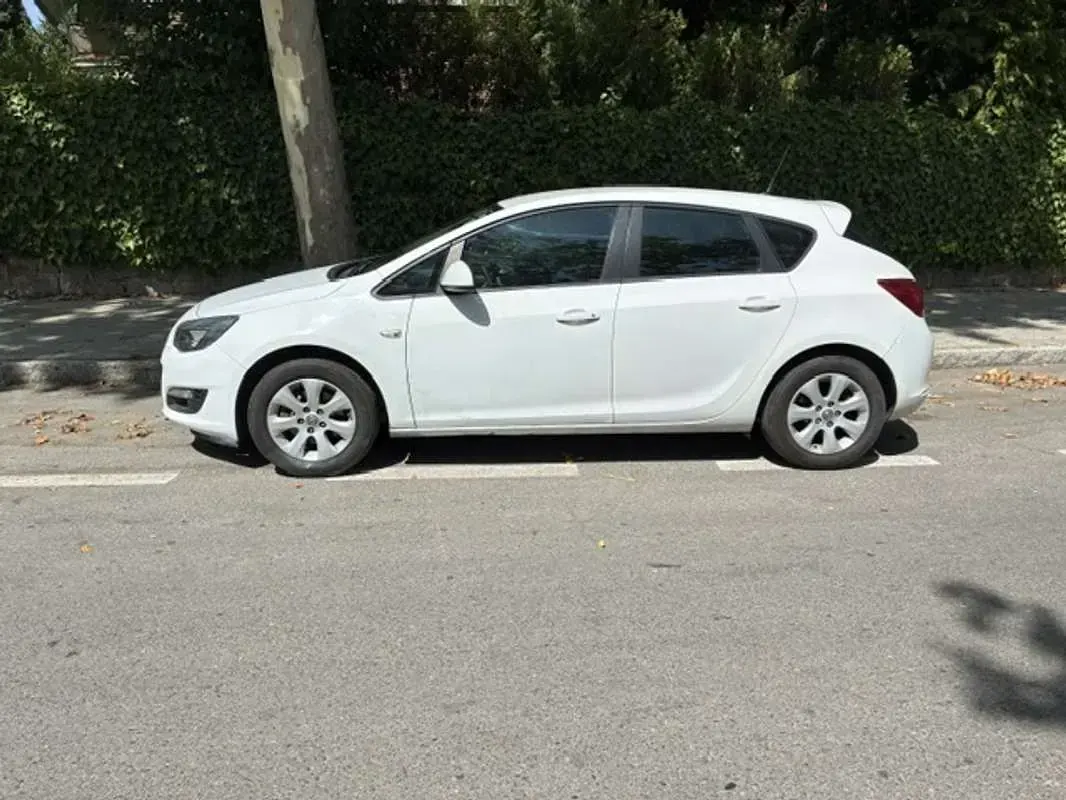 Usado Opel Astra Excellence 110 CV (80 kW) 2014 Blanco Utilitario