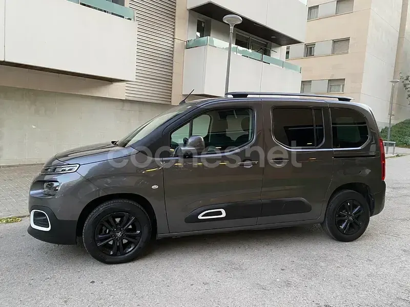 Usado Citroën Berlingo Feel 102 CV (75 kW) 2022 Gris / plata Monovolumen