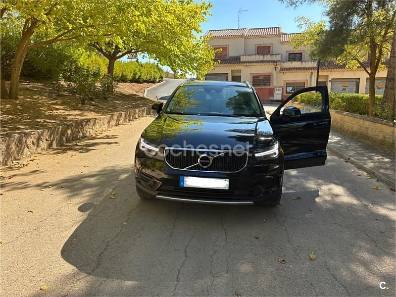 Negro Usado 2019 Volvo XC40 Momentum SUV | 27.000 € (Precio justo) - Imagen 1/4