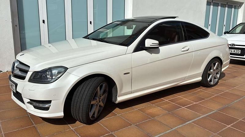 Usado Mercedes C250 204 CV (150 kW) 2014 Blanco Coupe