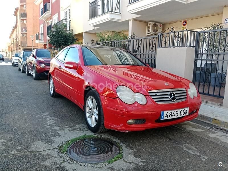 Usado Mercedes C220 143 CV (105 kW) 2004 Rojo Berlina