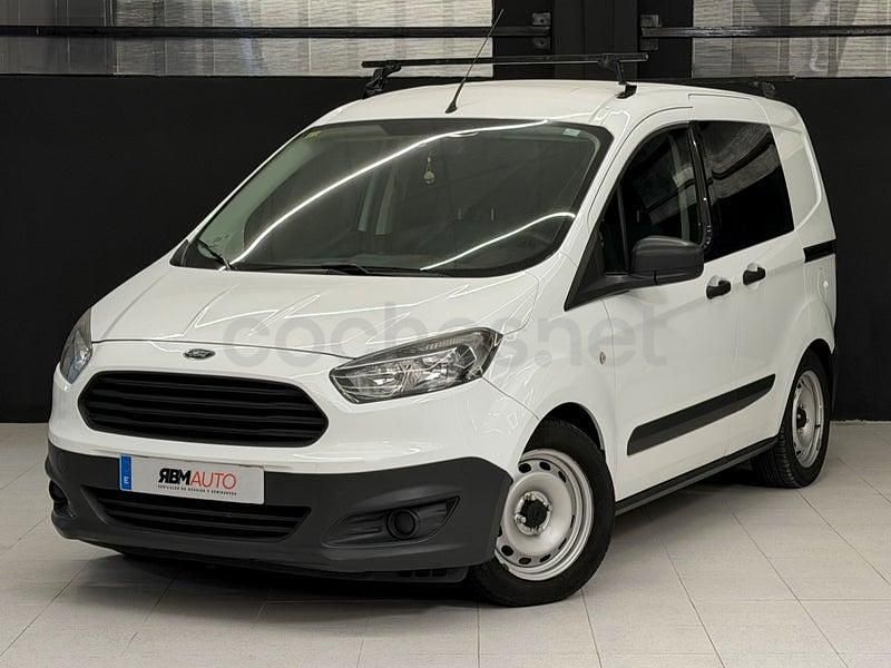 Usado Ford Tourneo Courier Ambiente 75 CV (55 kW) 2015 Blanco Monovolumen