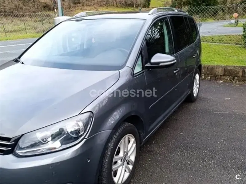 Usado VW Touran Advance 140 CV (102 kW) 2013 Gris / plata Monovolumen