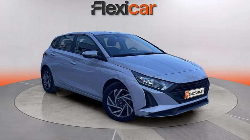 Usado Hyundai i20 84 CV (61 kW) 2024 Gris Utilitario
