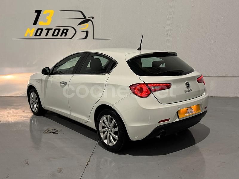 Usado Alfa Romeo Giulietta Distinctive 120 CV (88 kW) 2015 Blanco Berlina