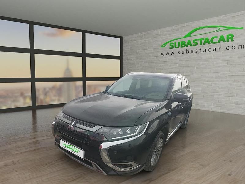Usado Mitsubishi Outlander P-HEV 224 CV (164 kW) 2021 Negro