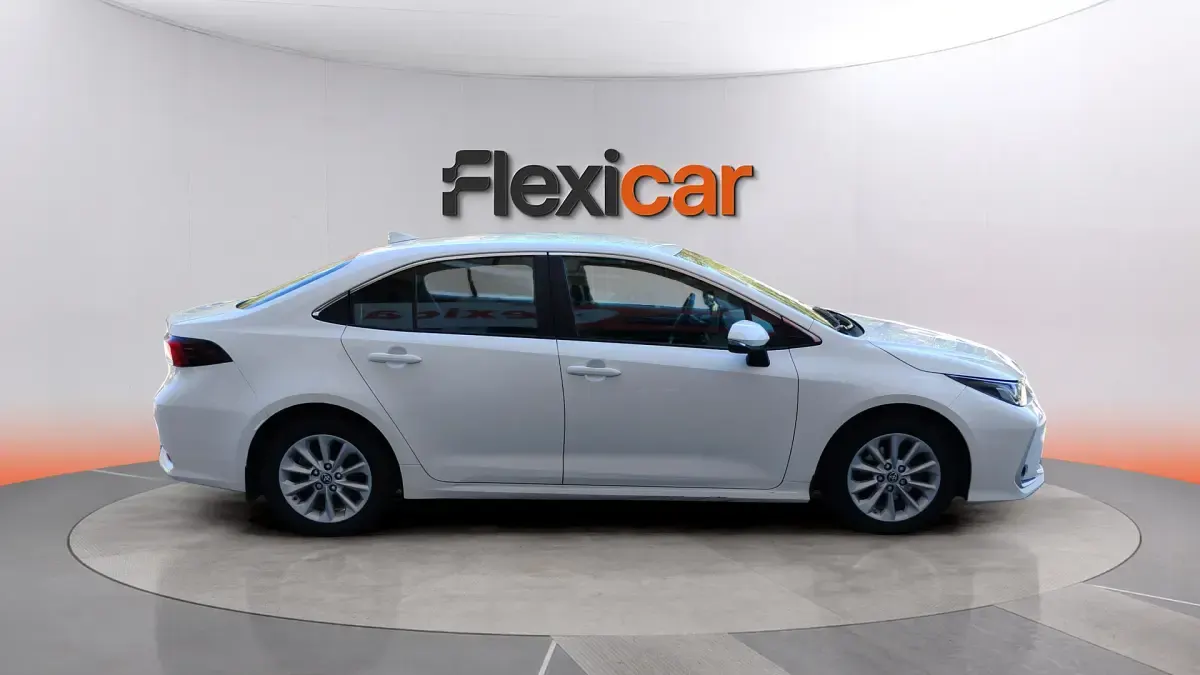 Usado Toyota Corolla Active 122 CV (89 kW) 2022 Blanco Berlina