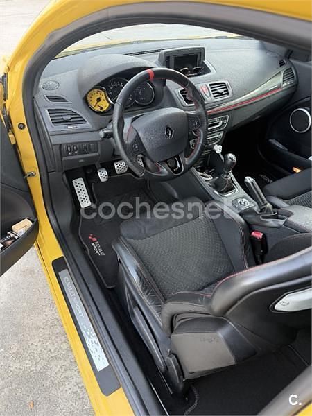 Usado Renault Mégane 250 CV (183 kW) 2011 Amarillo Berlina