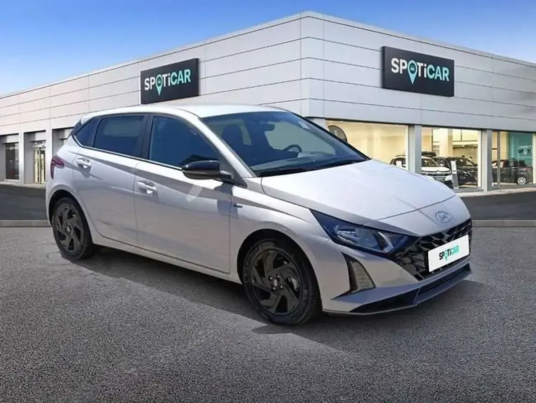 Nuevo Hyundai i20 Blackline 90 CV (66 kW) 2026 Gris Utilitario