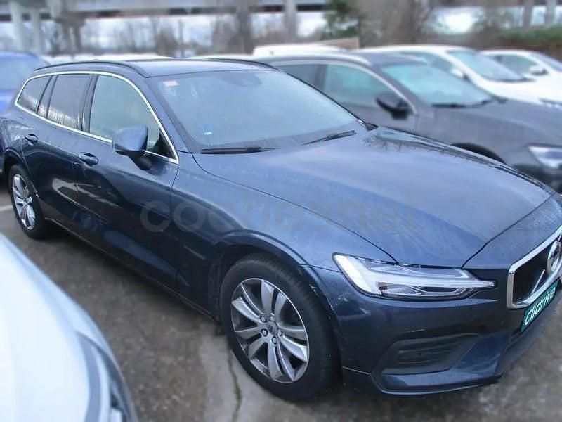 Usado Volvo V60 Momentum 197 CV (144 kW) 2021 Azul Familiar