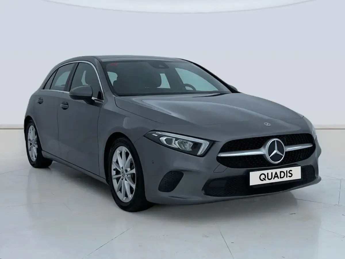 Usado Mercedes A180 116 CV (85 kW) 2018 Gris Berlina