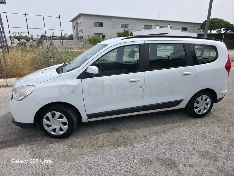 Usado Dacia Lodgy Ambiance 90 CV (66 kW) 2016 Blanco Monovolumen