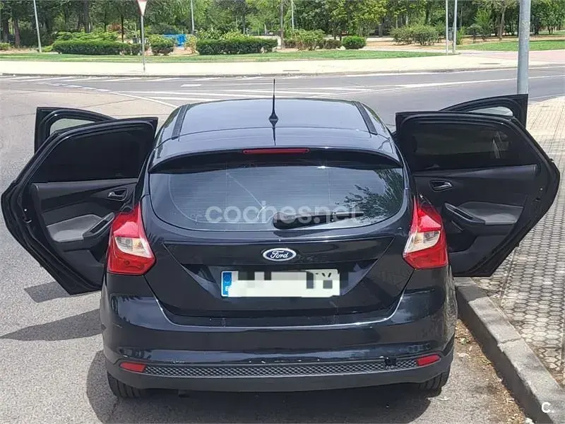 Usado Ford Focus Trend 109 CV (80 kW) 2012 Negro Berlina