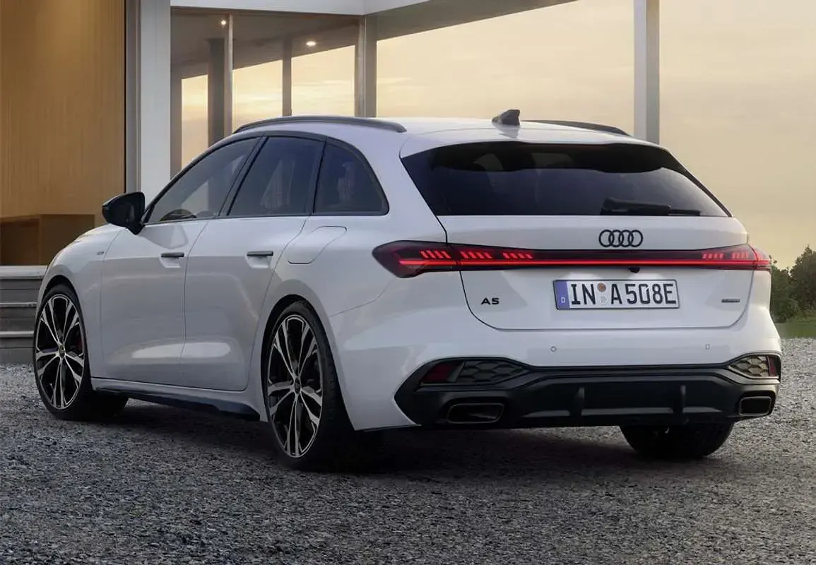 Usado Audi A5 Ambiente 299 CV (219 kW) 2025 Negro Familiar