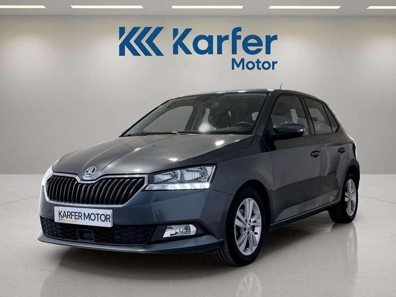 Usado Skoda Fabia Ambition 94 CV (69 kW) 2021 Gris Utilitario