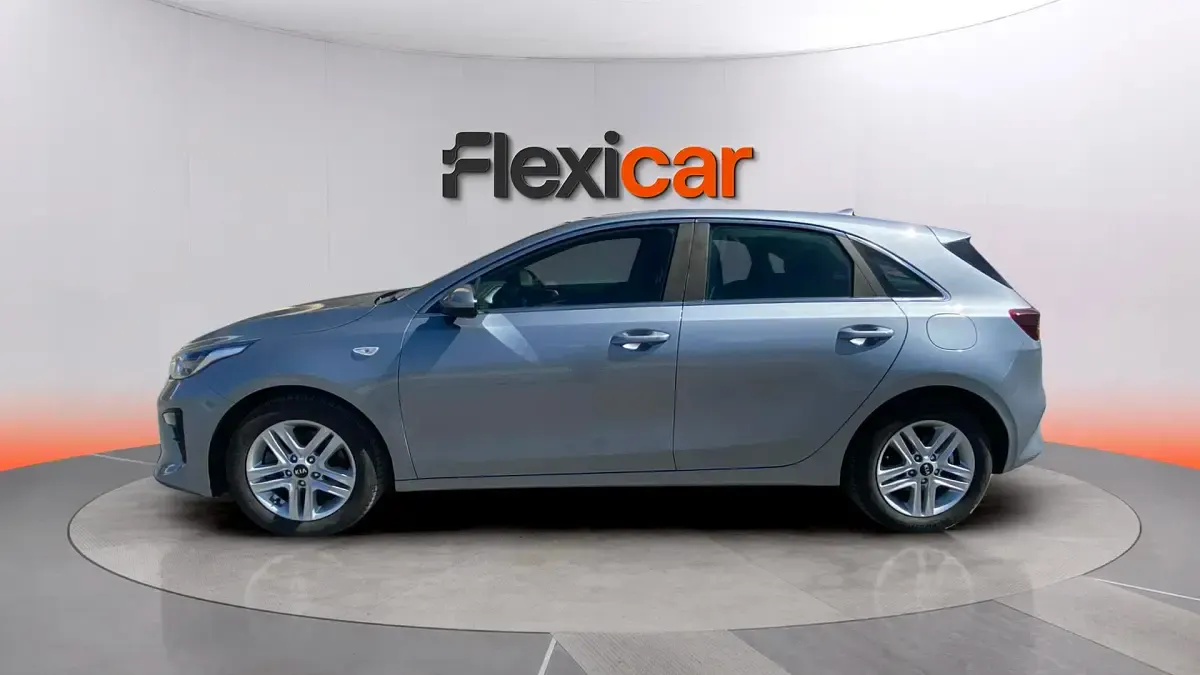 Usado Kia Ceed 136 CV (100 kW) 2021 Gris Utilitario