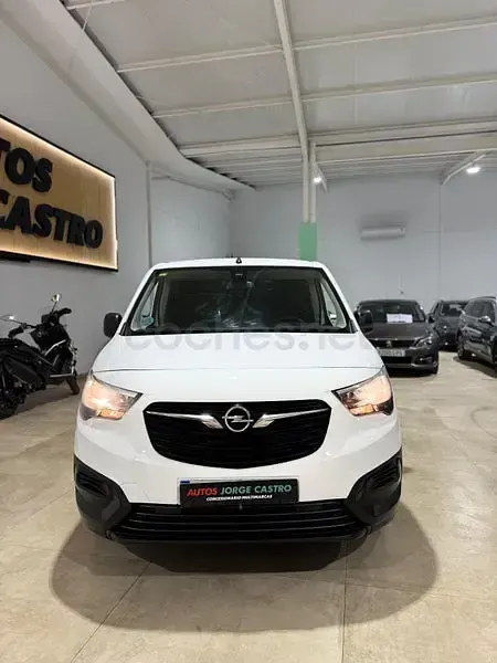 Usado Opel Combo Life Expression 102 CV (75 kW) 2020 Blanco Monovolumen