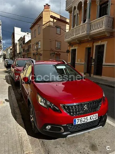 Usado Peugeot 2008 Allure 120 CV (88 kW) 2017 Rojo SUV