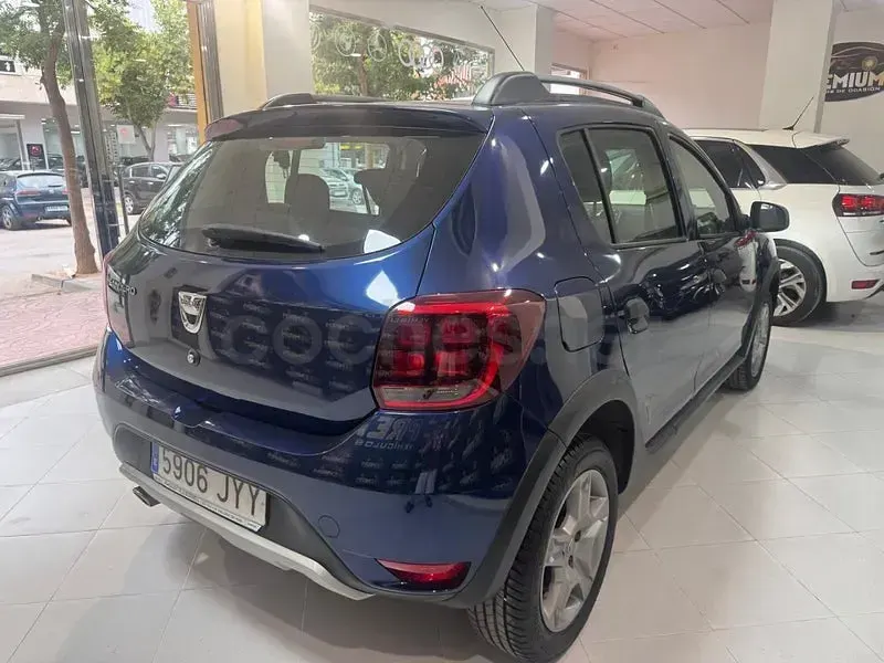Usado Dacia Sandero Stepway 90 CV (66 kW) 2017 Azul Berlina