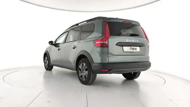 Usado Dacia Jogger Expression 100 CV (73 kW) 2025 Verde Monovolumen
